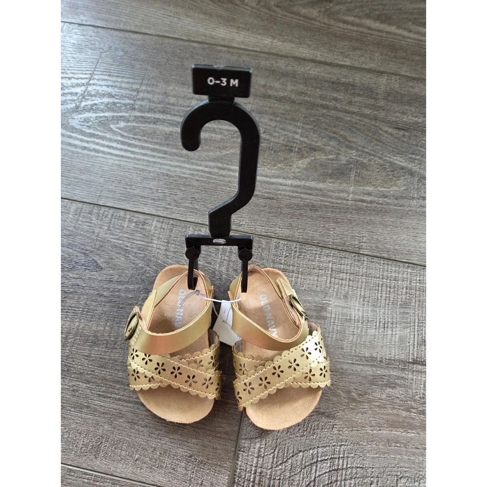 Old‎ navy sandals size 0-3 mos